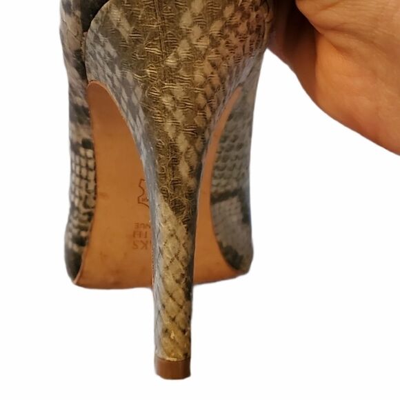 Saks 5th Ave Ladies Heels Size 7 - Picture 2 of 9